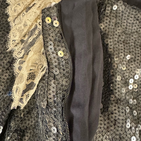 ‘94 F/W CHANEL Grey sequined skirt suit with lace collar. - Picture 7 of 15